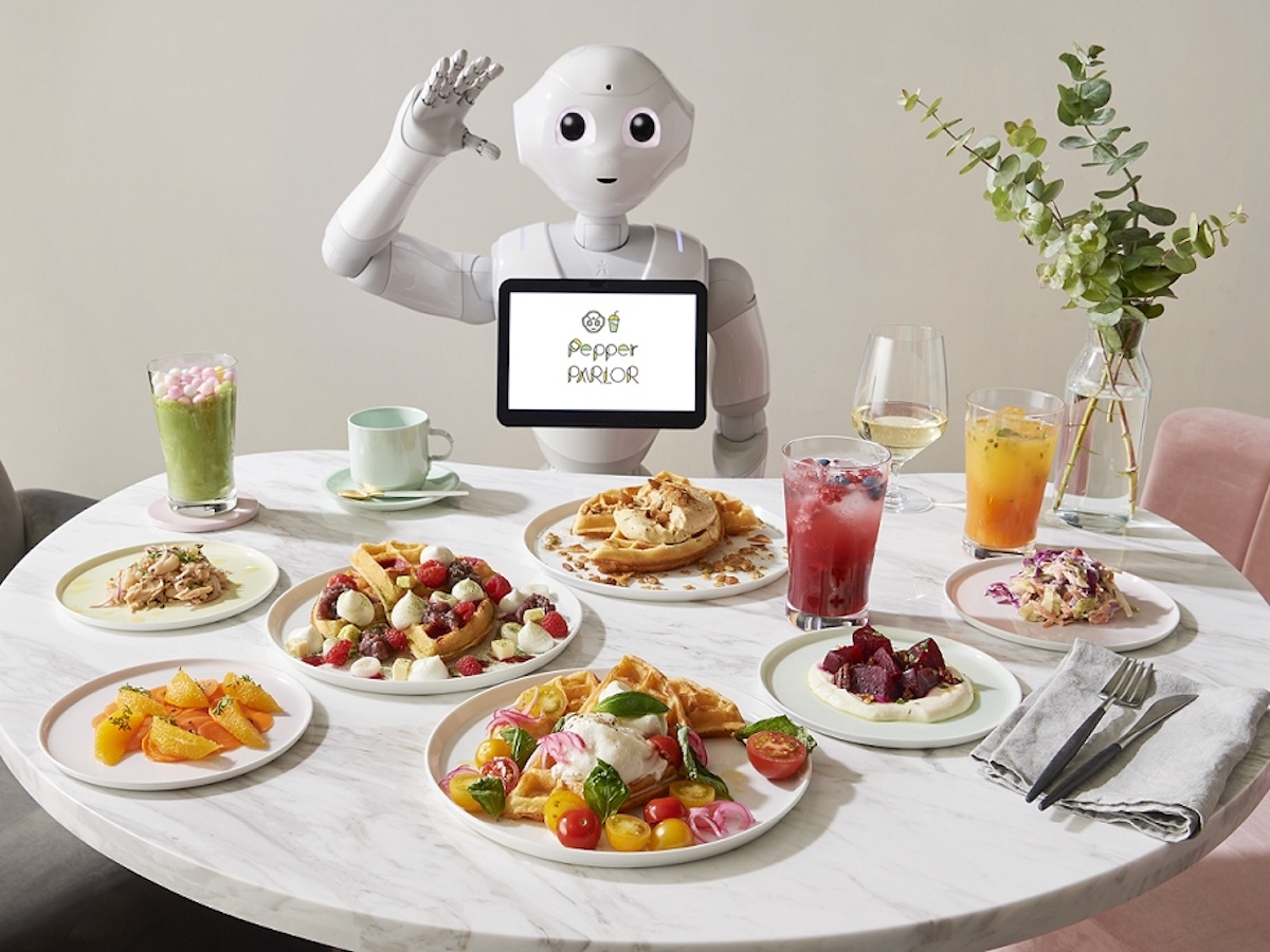 Pepperくんが店員さん?! 未来が体感できるカフェが東急プラザ渋谷にオープン