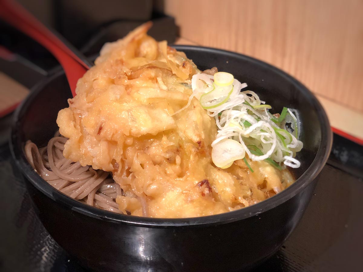 巨大なかき揚げ