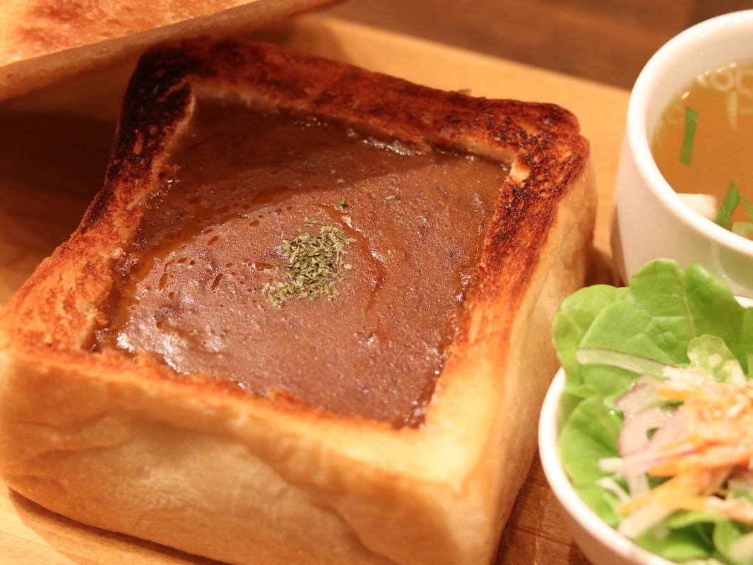 さくさく＆ふわもち食パンにおかずがインした“ハコパン”。大阪ランチに