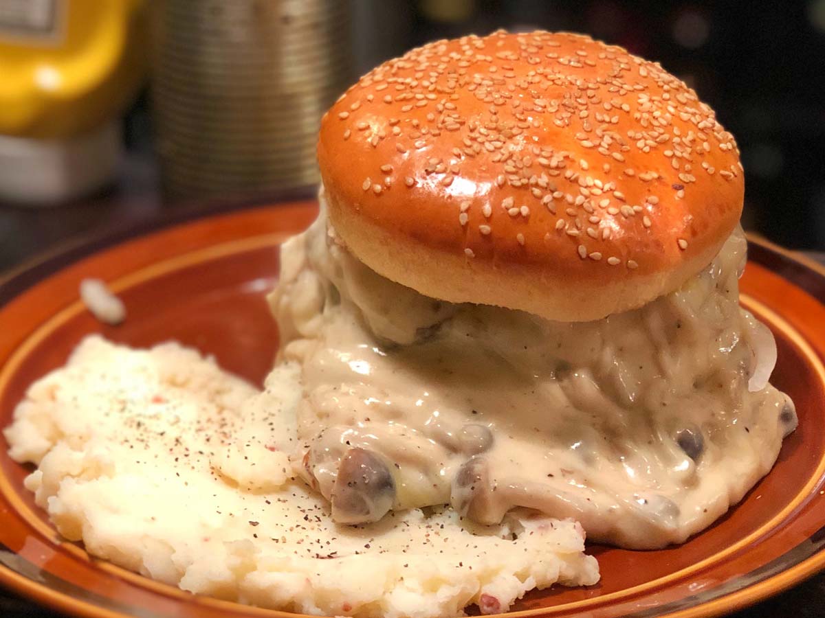 あふれるチーズの衝撃！見るだけでよだれが出そうなボリューム満点ハンバーガー