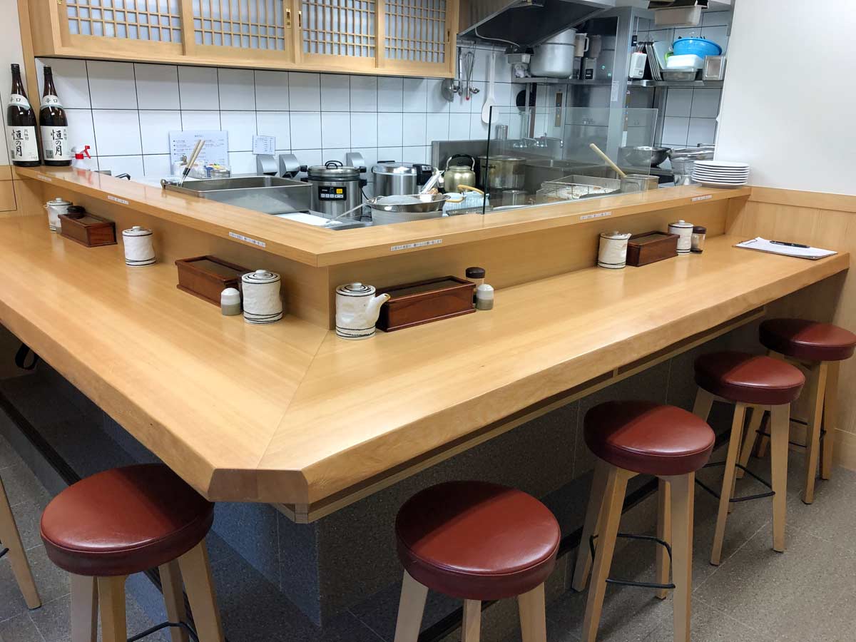 1階カウンター席