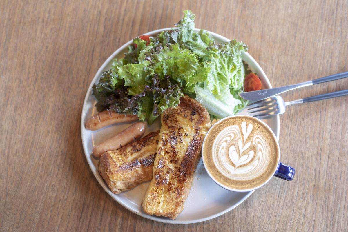 フレンチトーストプレート1300円（9〜11時のメニュー）