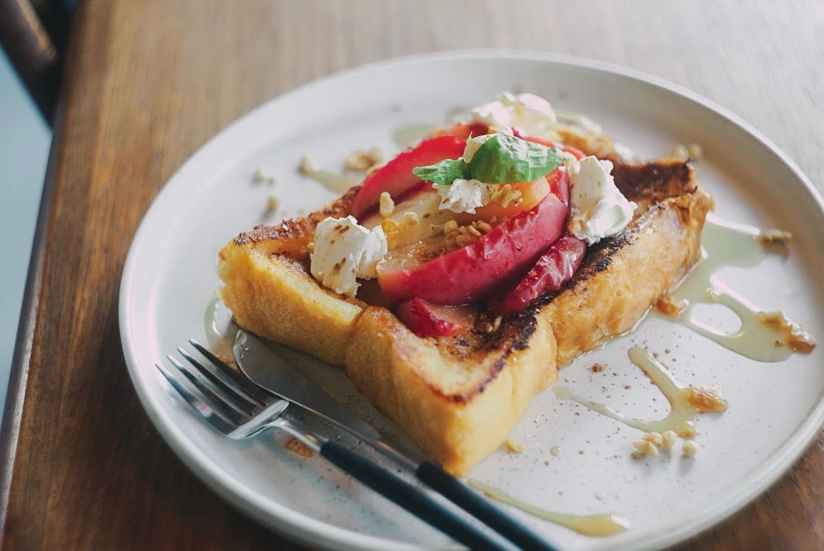 りんごのフレンチトースト950円（季節限定、2020年は1月末まで）