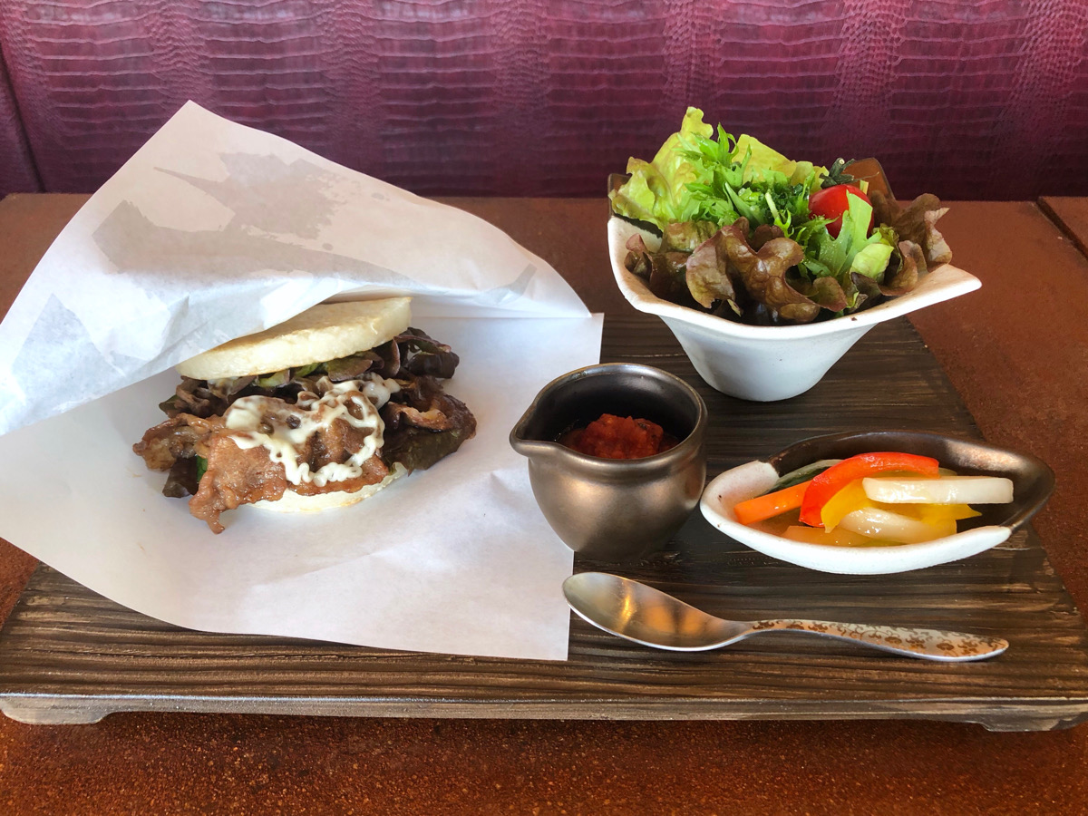 牛肉ライスバーガープレート　1000円（税別）