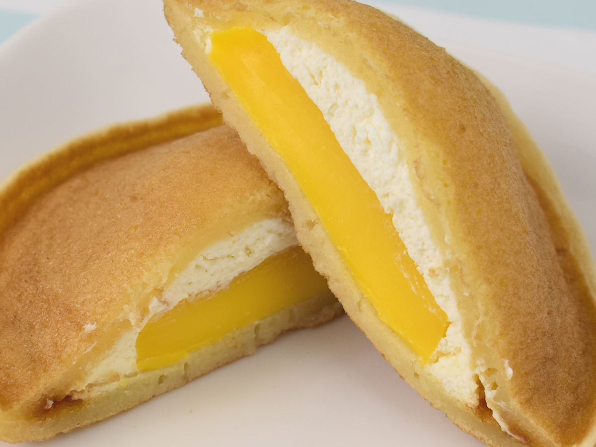 セブンの本気！ 意外に大人な味の「もちっとどら プリン＆ホイップ」