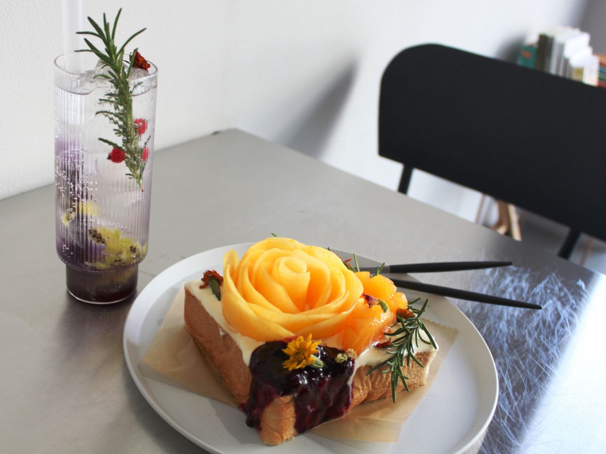 うっとり見とれるフルーツトースト！繊細な手仕事が光る美しさ