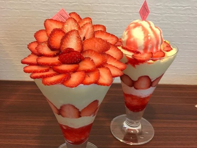 いちごの季節だけのお楽しみ！ブーケのような華やかパフェに感激