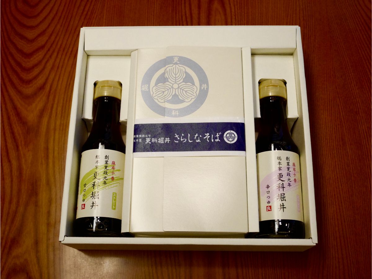 「半生更科そば詰合せ」（そば2箱4人前、つゆ2本4人前）3450円（税込）