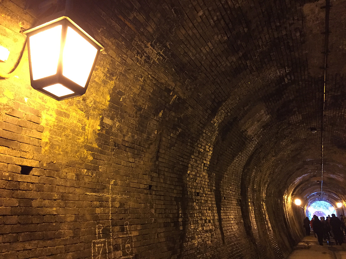 樫曲トンネルの照明