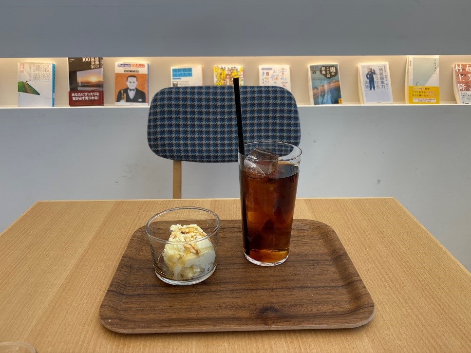 「IFNi coffeeのアフォガード」（500円）と「水出しアイスコーヒー」（500円）