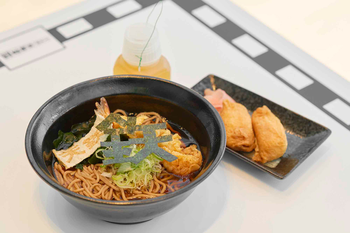 「関東 海老天蕎麦」1000円（1日30食）※いなり寿司、ポリ茶瓶付き 提供期間：2020年1月26日（日）まで