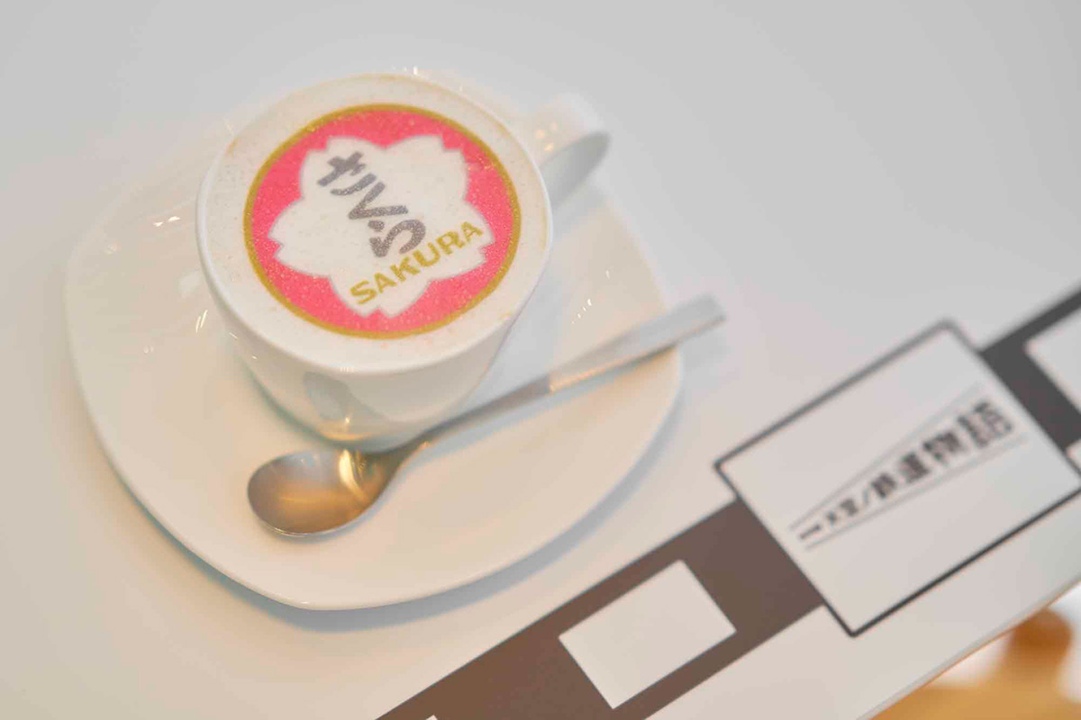 「ヘッドマークラテ さくら」850円  提供期間：2020年1月26日（日）まで