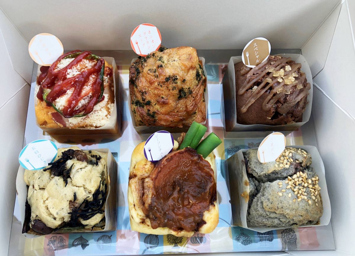 320円（税別）〜420円（税別）／おかずケーキ カヴァン