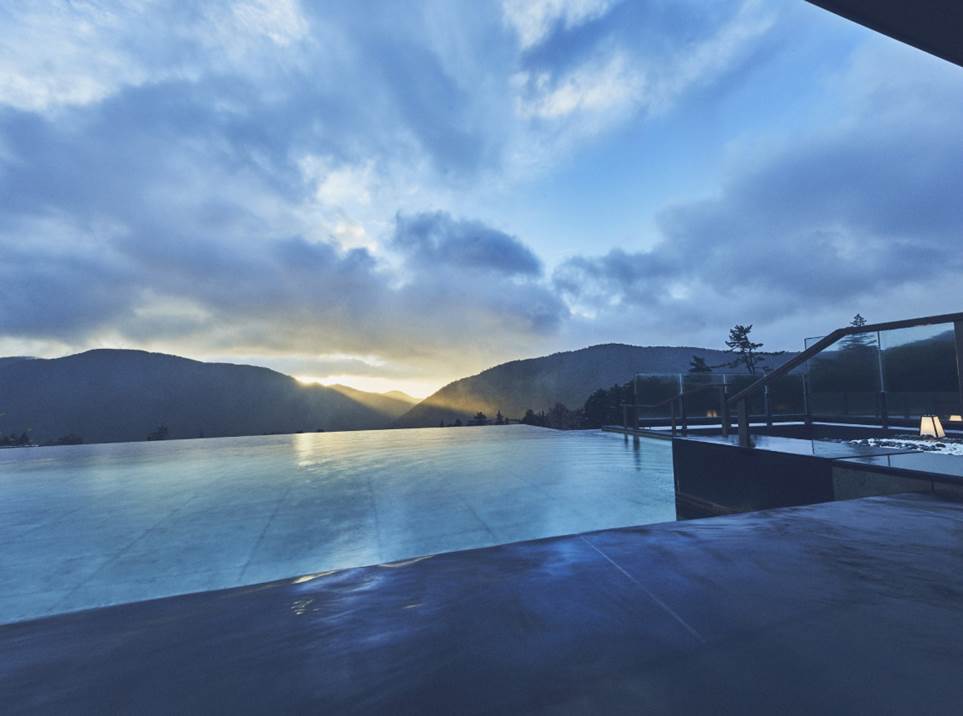 この解放感！自然と一体化しながら温泉を楽しむという贅沢をぜひ体験して／箱根小涌園 天悠