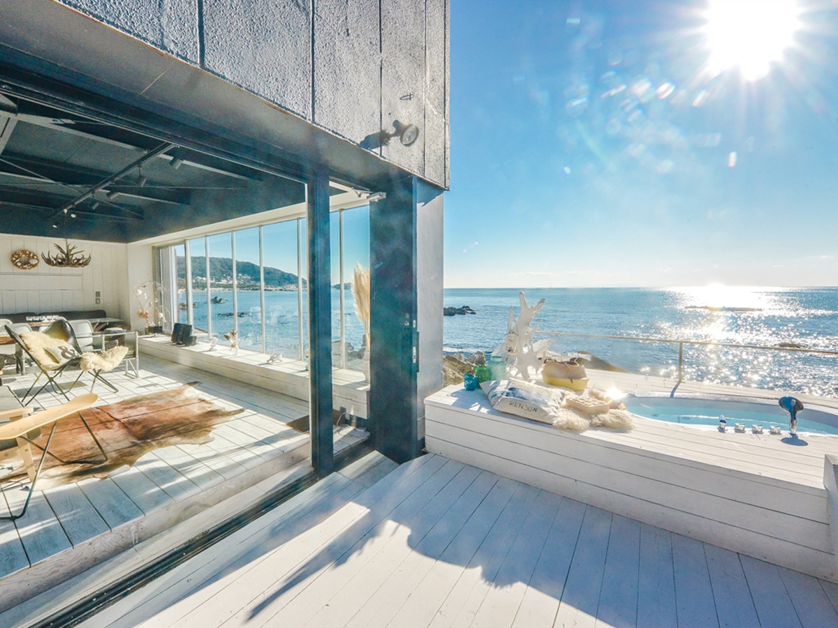 初日の出を拝めるかも!?感動すること間違いなしの海辺の絶景宿4選