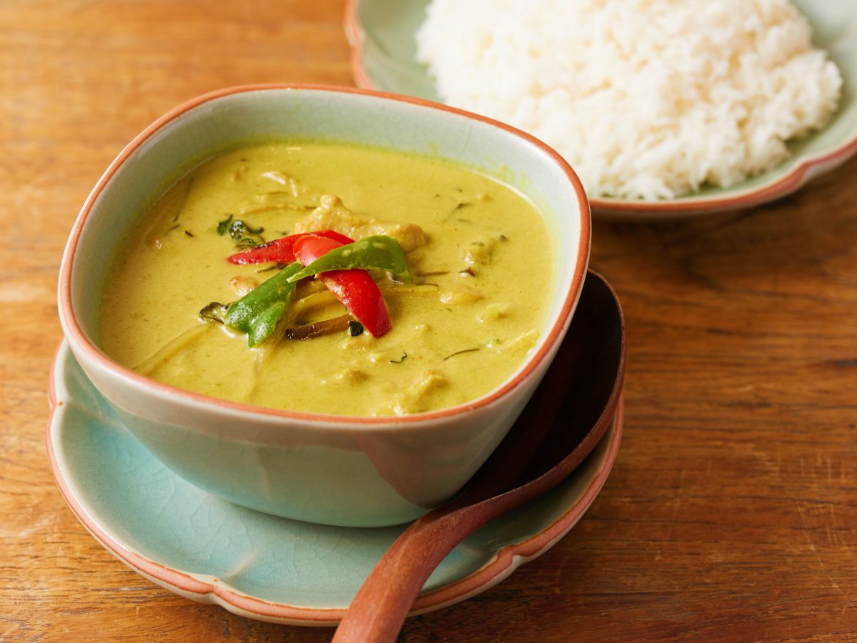 鶏のグリーンカレー 　※写真はディナー用（2～3人分） 