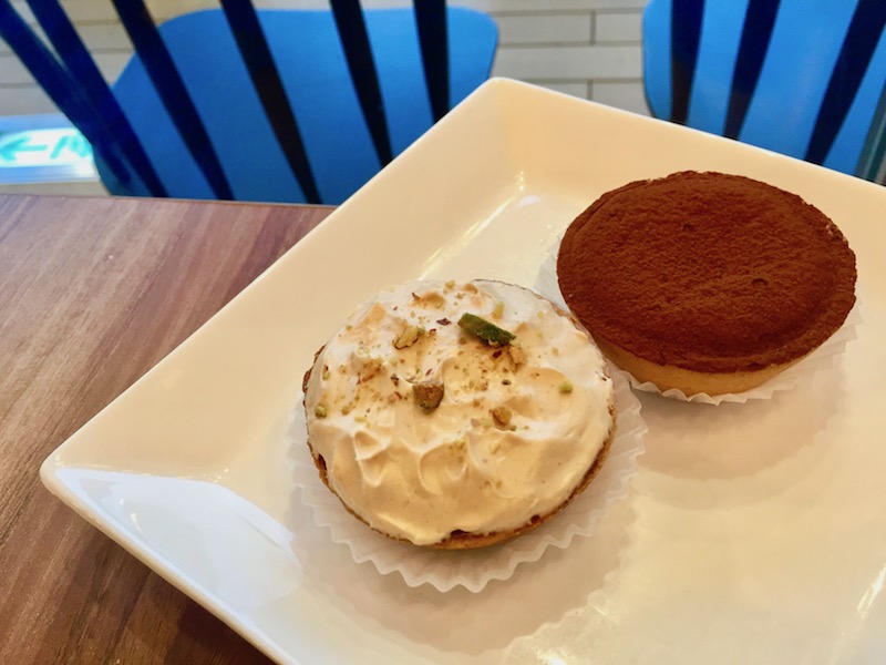 「fève（フェーヴ）」の「キャラメルチーズタルト」と「あんチーズショコラタルト」共に280円（税込）