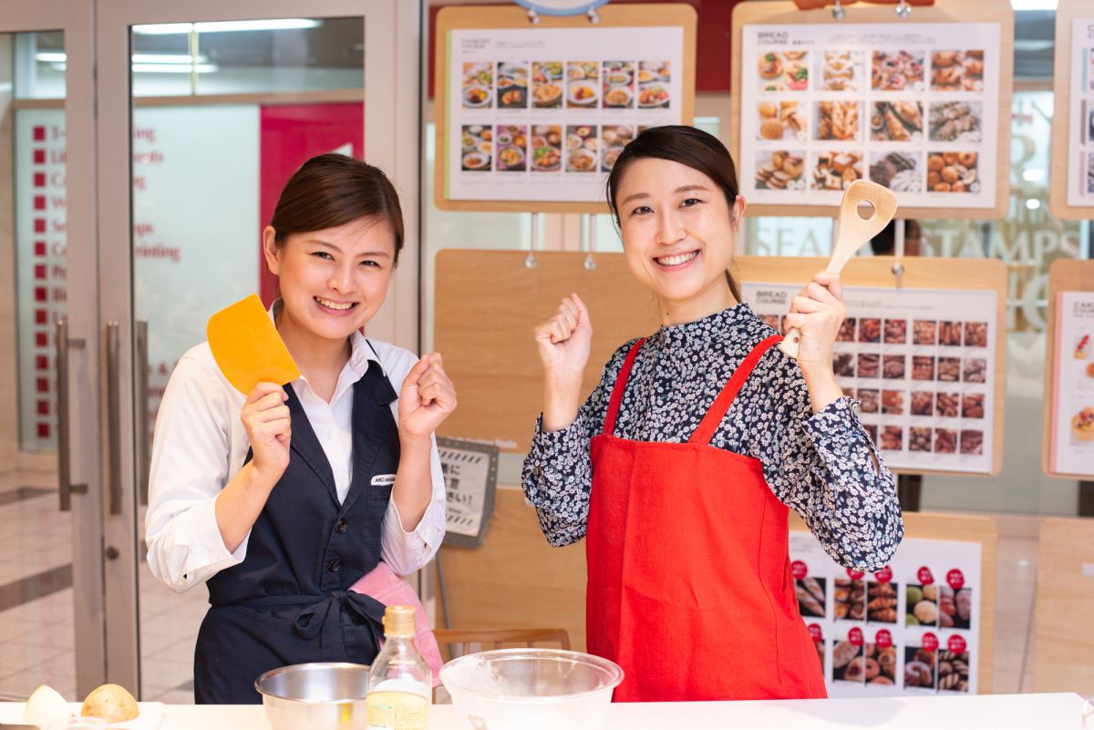 写真左から寺田有季先生、編集部員みさりー