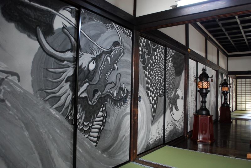 泉涌寺雲龍院　襖絵「双龍風雷図