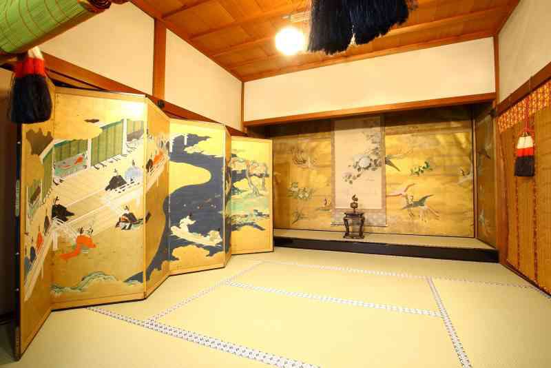 大聖寺 本堂「瑞鳥瑞花図」と「源氏物語図屏風」