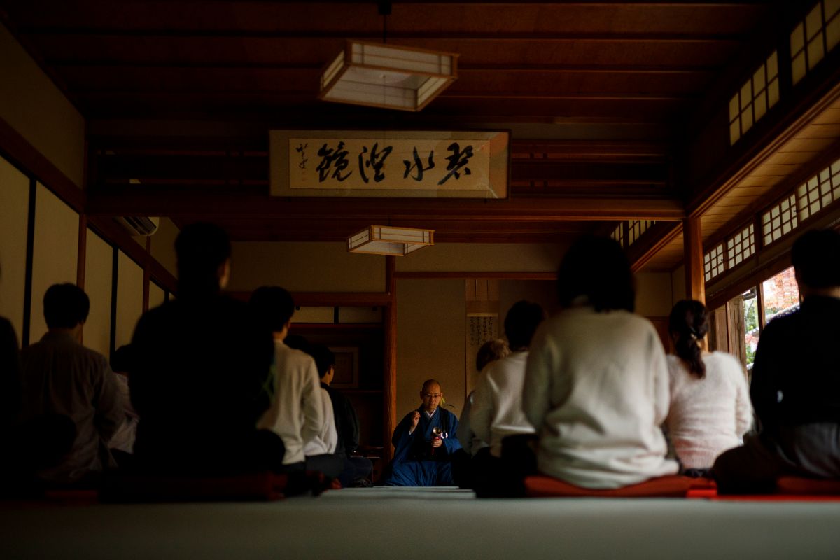 ひたすらに“無”を目指す参加者たち