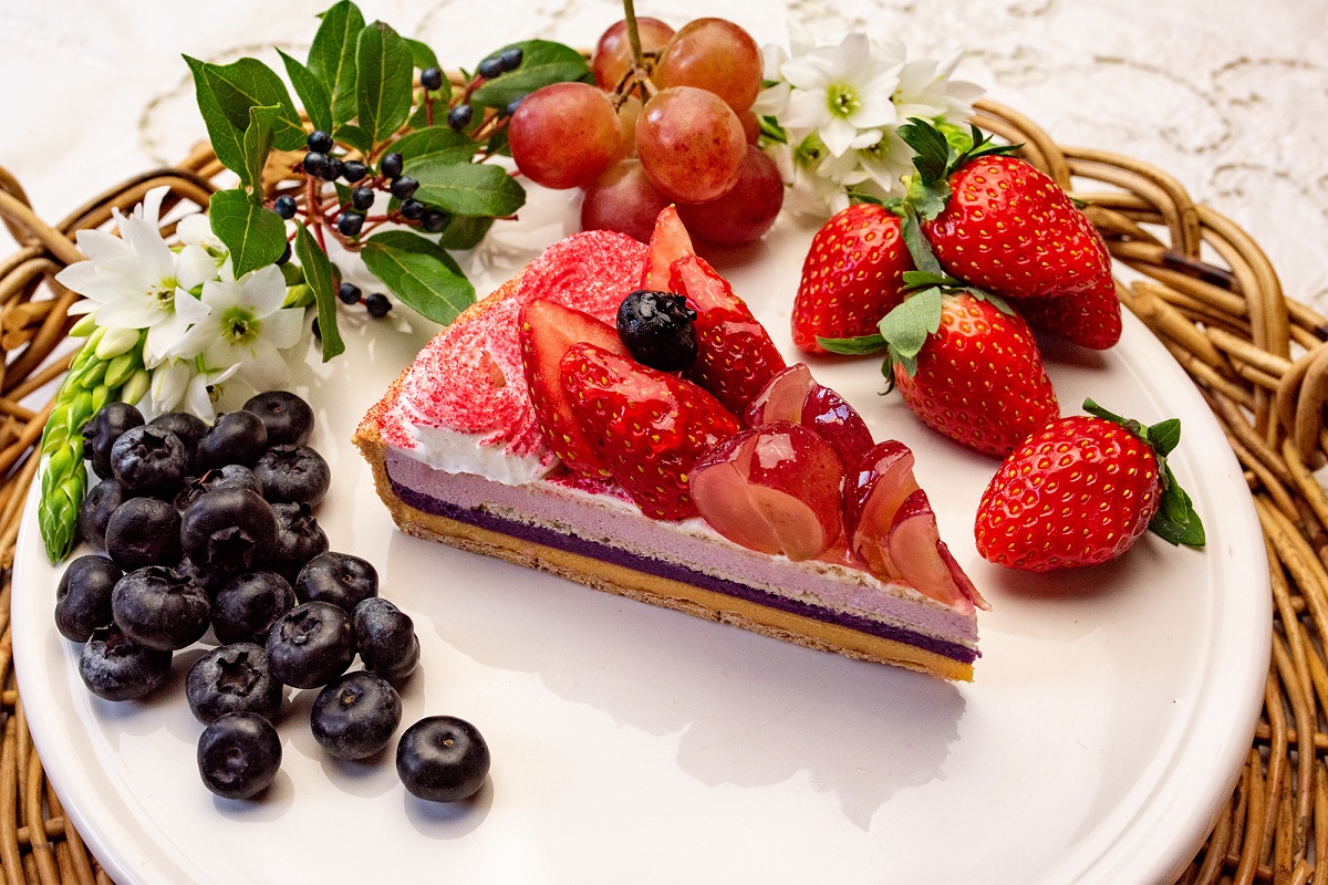 「沖縄産 黄金芋と紫芋のタルト～首里城復興の想いを込めて～」piece 852円、whole （25cm）8520円