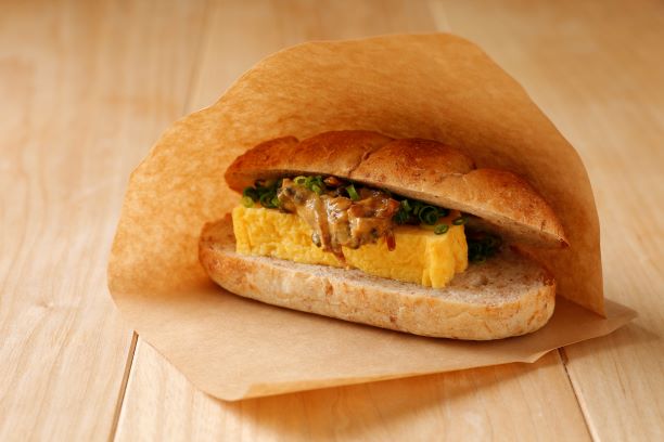 厚焼き玉子とイカナゴ　マスタードサンドウィッチ 650円