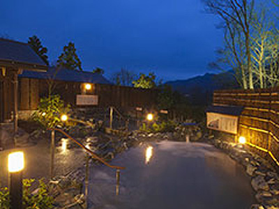 さがみ湖温泉うるりの夜の露天風呂