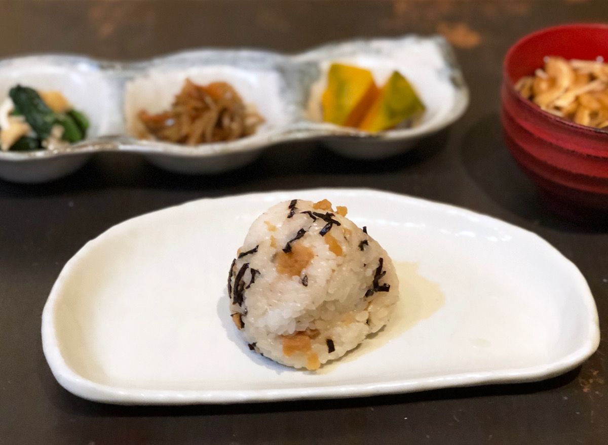 お惣菜 set　おにぎり 1個＋お味噌汁＋本日のお惣菜３種