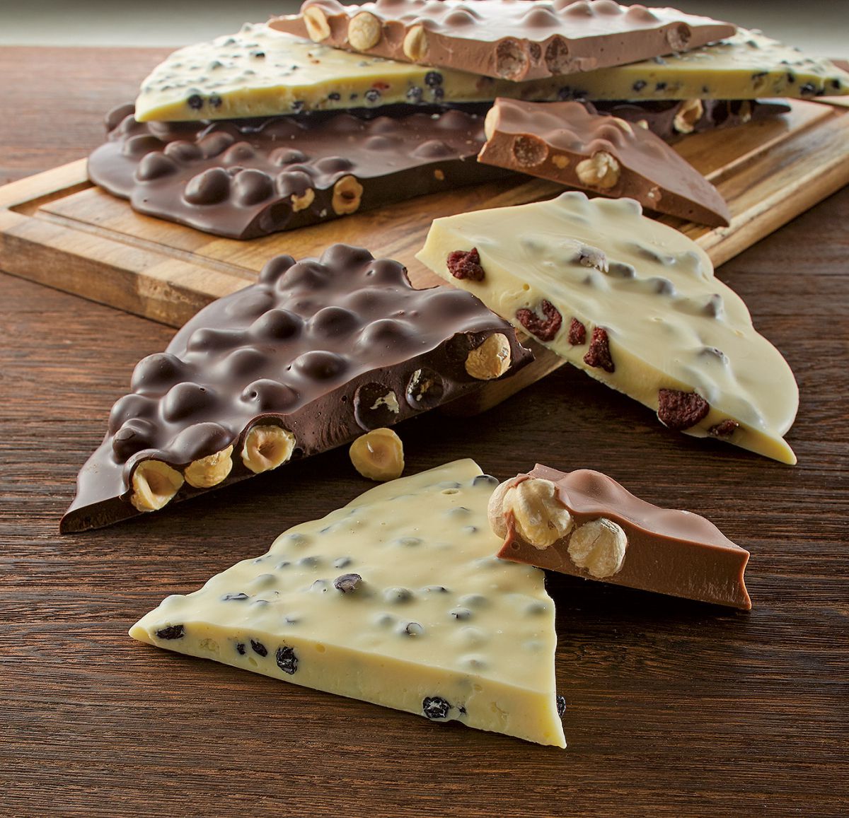 「ビー ウェル」ブルーベリー・ストロベリー・ヘーゼルナッツダーク・ヘーゼルナッツミルク1ｇ当り12円　。50ｇから販売