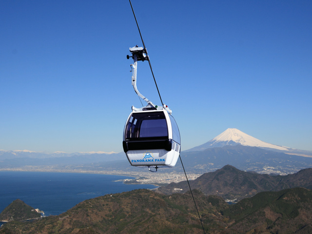 ロープウェイで絶景の空中散歩