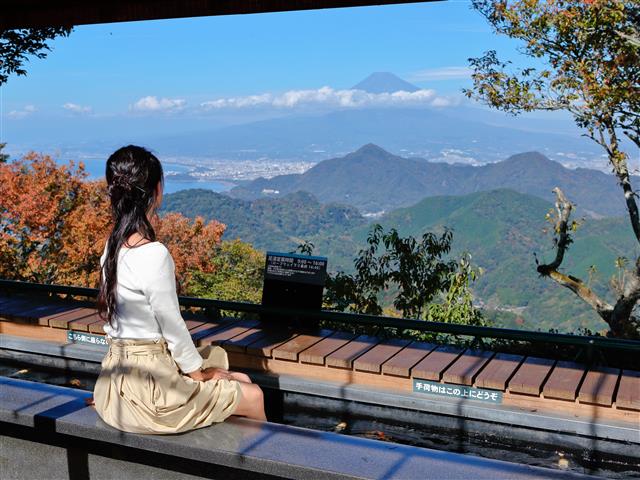 富士山を見ながらのんびりと足湯