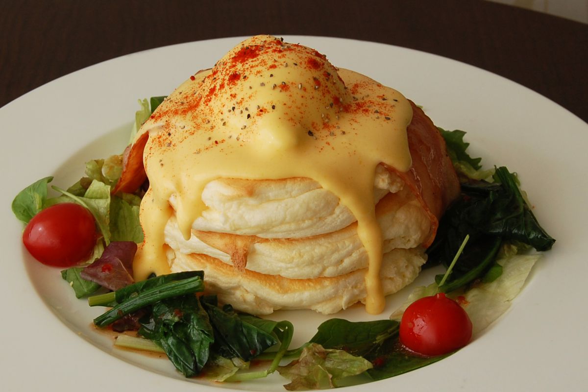 エッグベネディクト　(1300円)