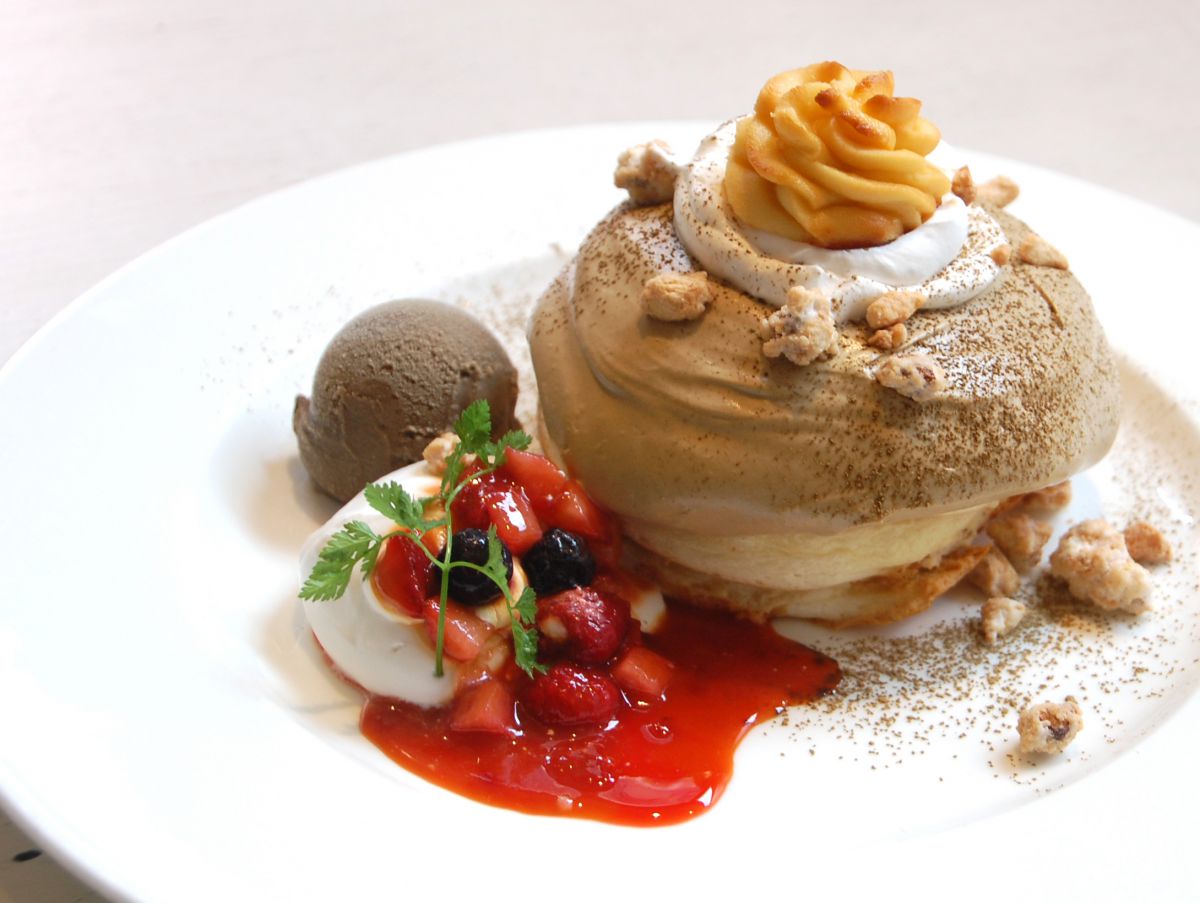 季節限定　ほうじ茶パンケーキ〜スイートポテト＆ほうじ茶アイスクリーム付き〜 (1300円)