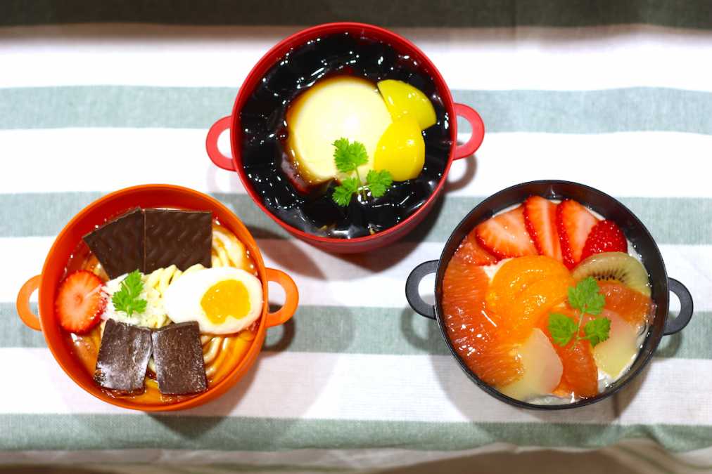 （左から）ラーメン、冷やしおしるこ、海鮮丼　各500円