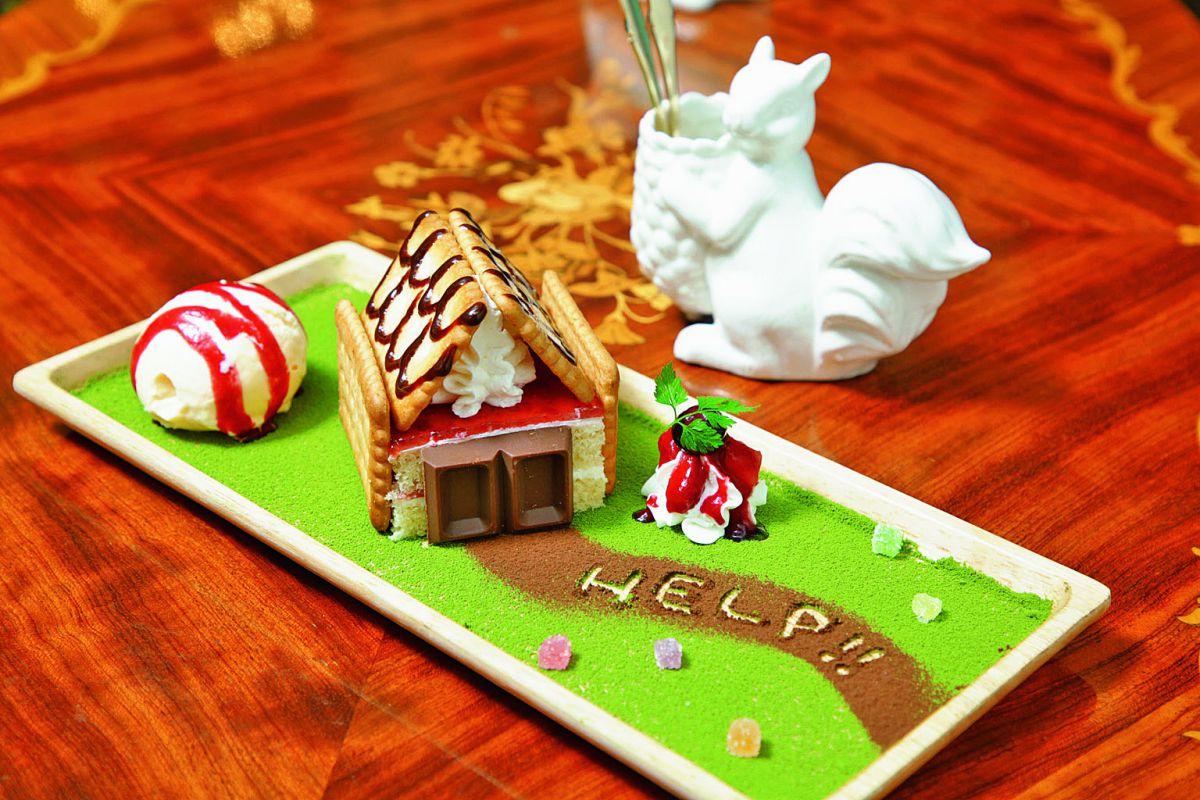 ヘンゼルとグレーテルのお菓子な家　選べるドリンク付き　1450円