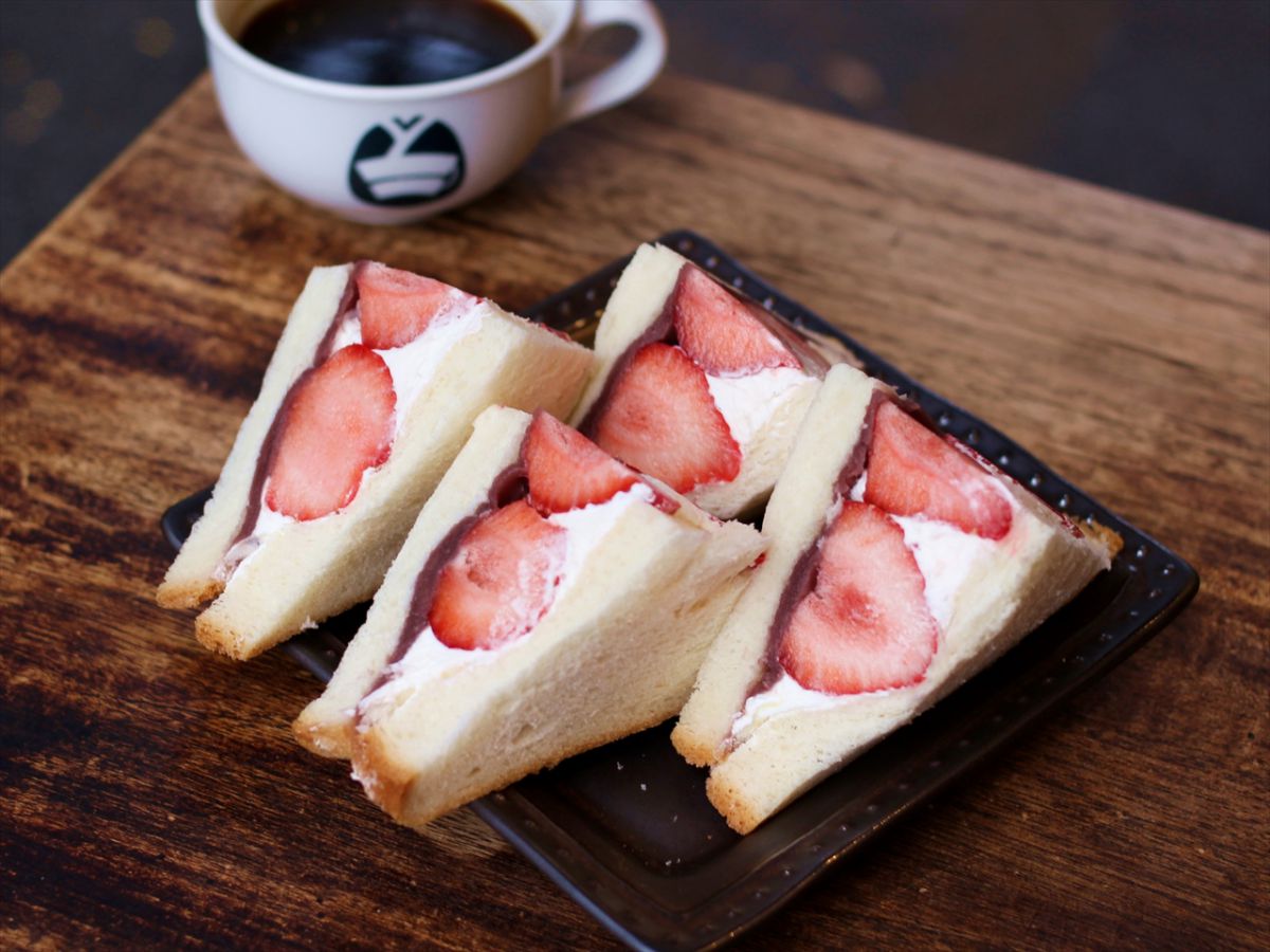 ぶらり浅草1人旅！贅沢ボリュームのあまおうサンドが話題のコーヒーショップ