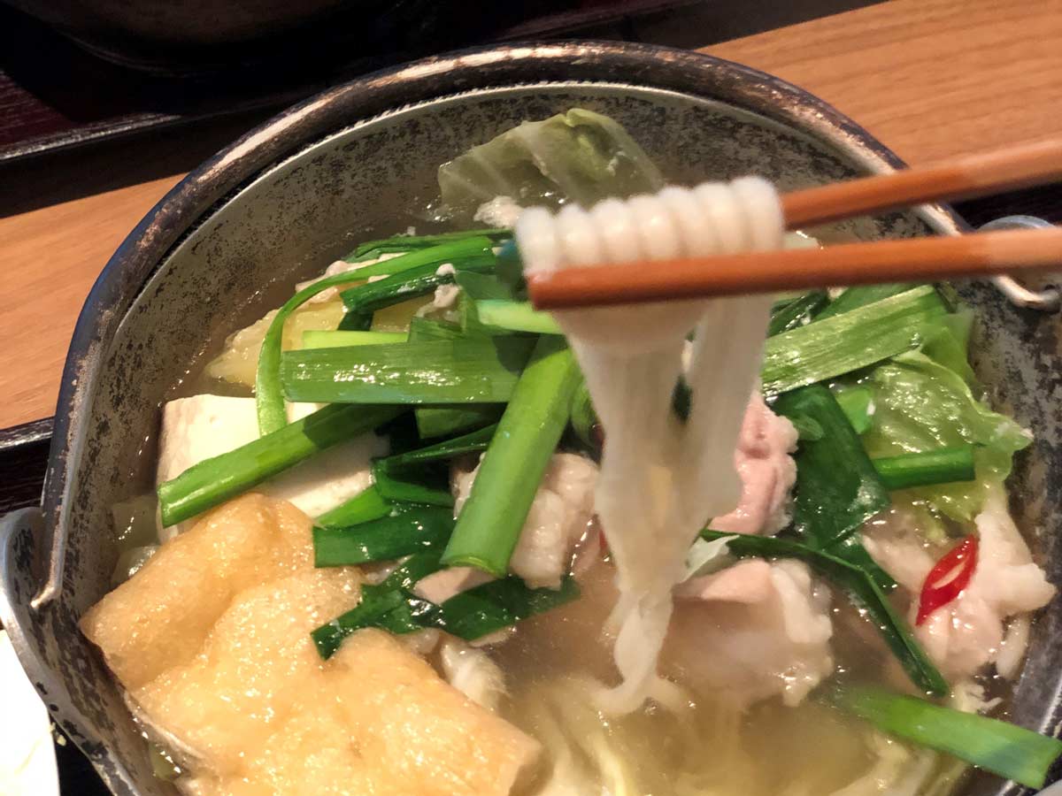 麺も入っているもつ鍋