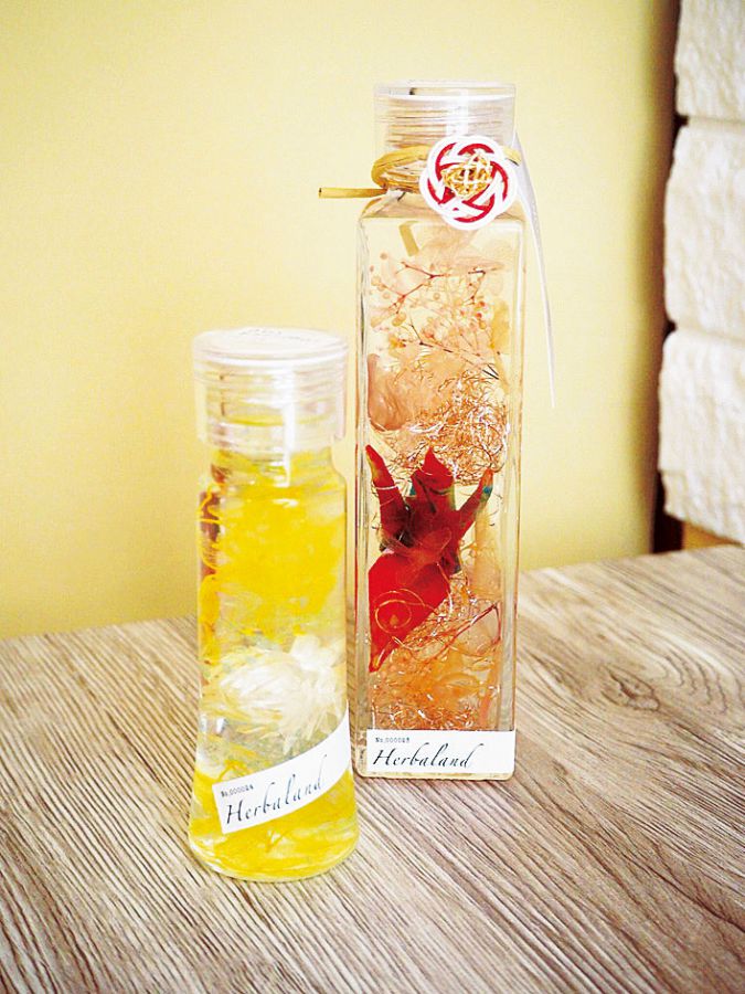 ハーバリウム ピンク2500円 黄色 1500円