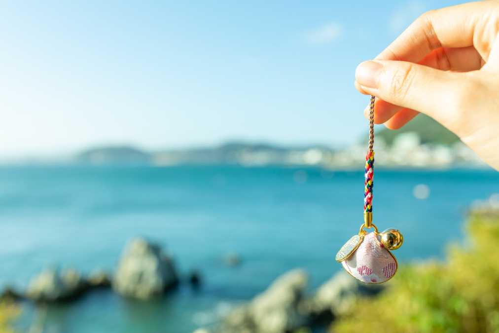 都内から観光がてら日帰りで行ける！縁結びにご利益がある神奈川の神社3選