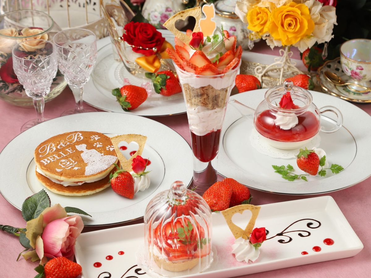 「美女と野獣」の世界感を再現したレストランで味わう“いちご”デザートフェア