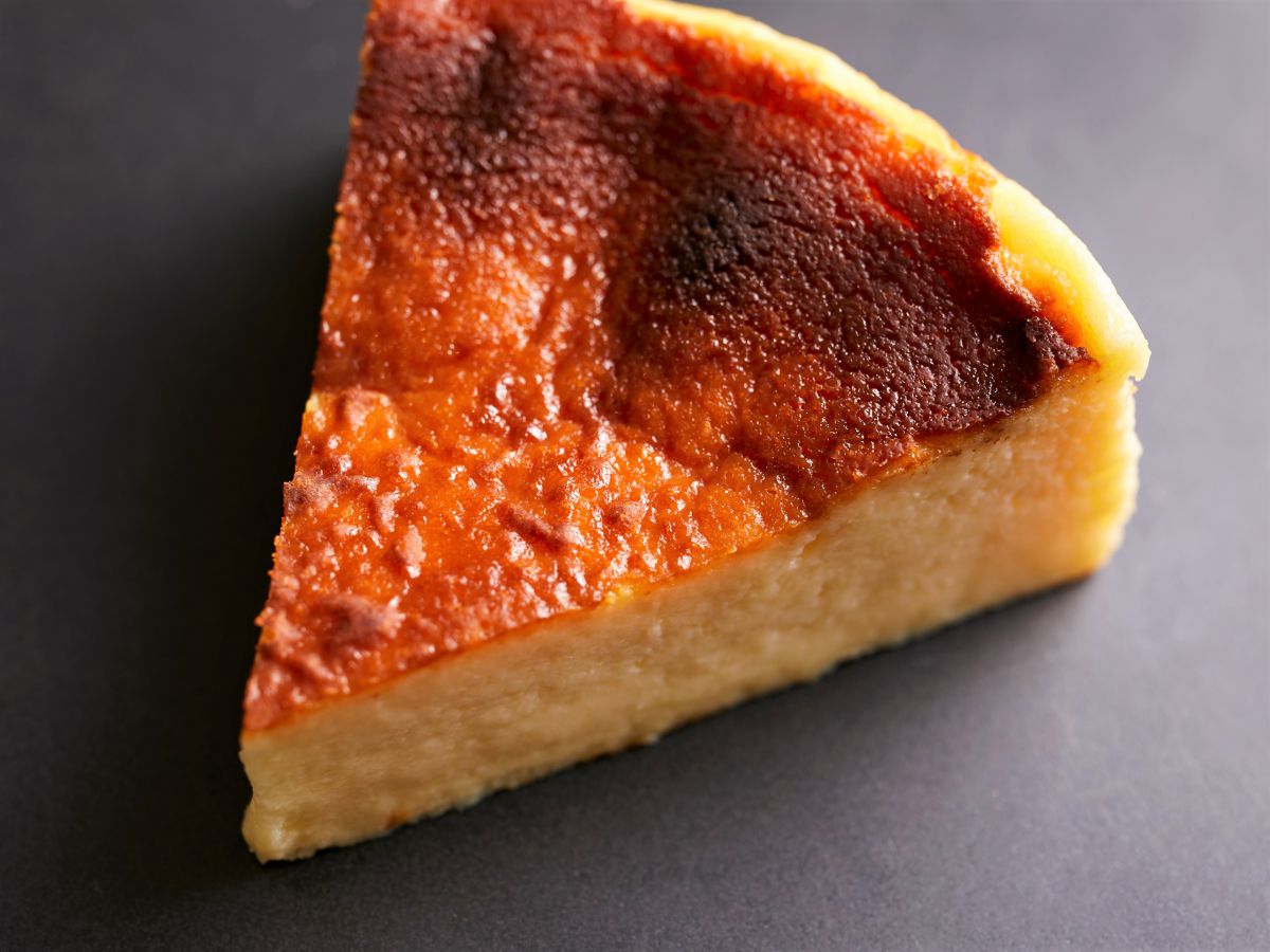バスクチーズケーキ 918円　※イートインの場合は別途税・サービス料が必要