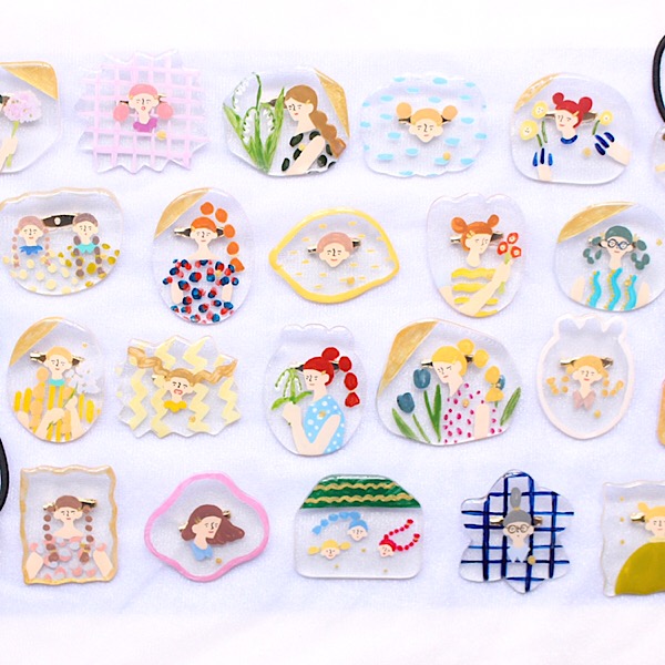 透明ブローチ 各1800円（税込）