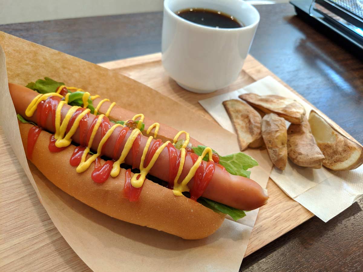 ランチのホットドッグ／カクウチカフェ フタバ