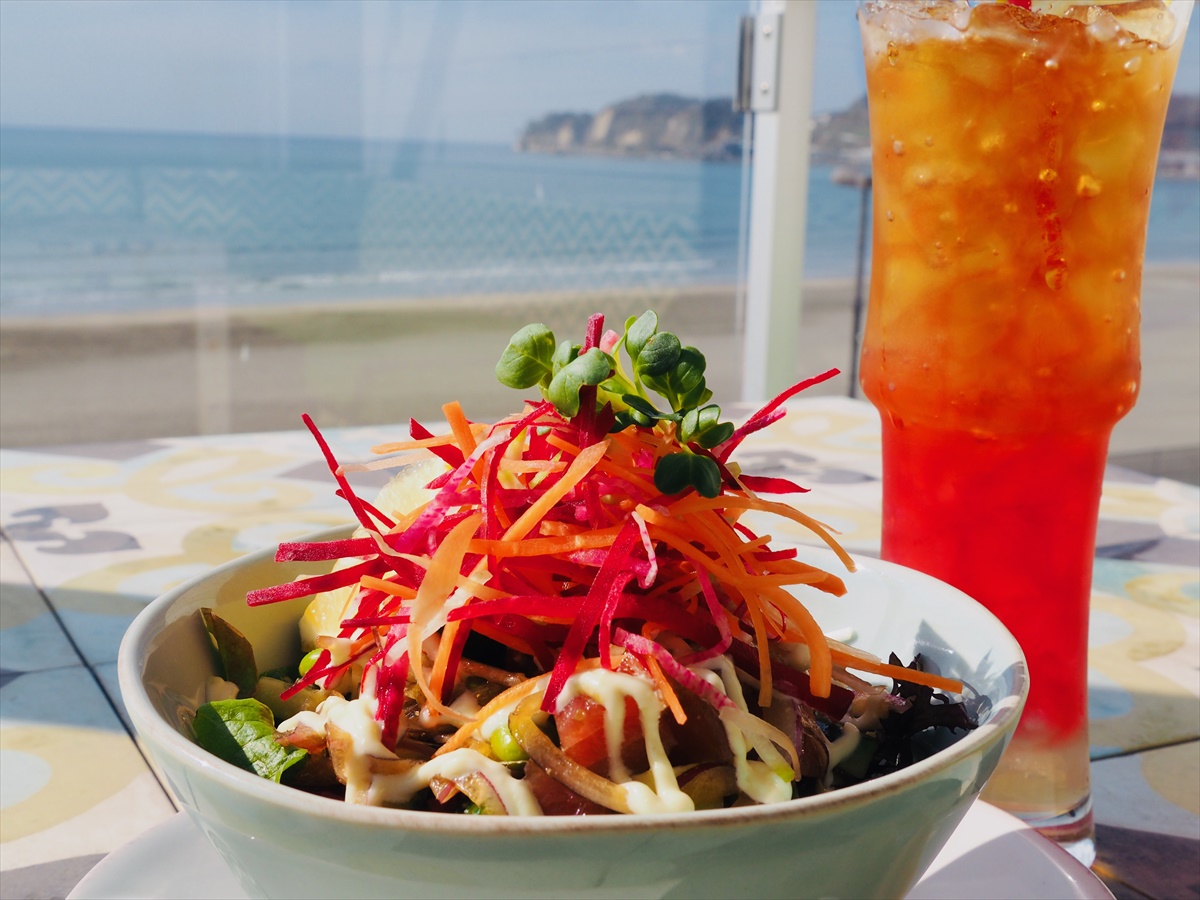 マグロとアボガドのPOKEボウル