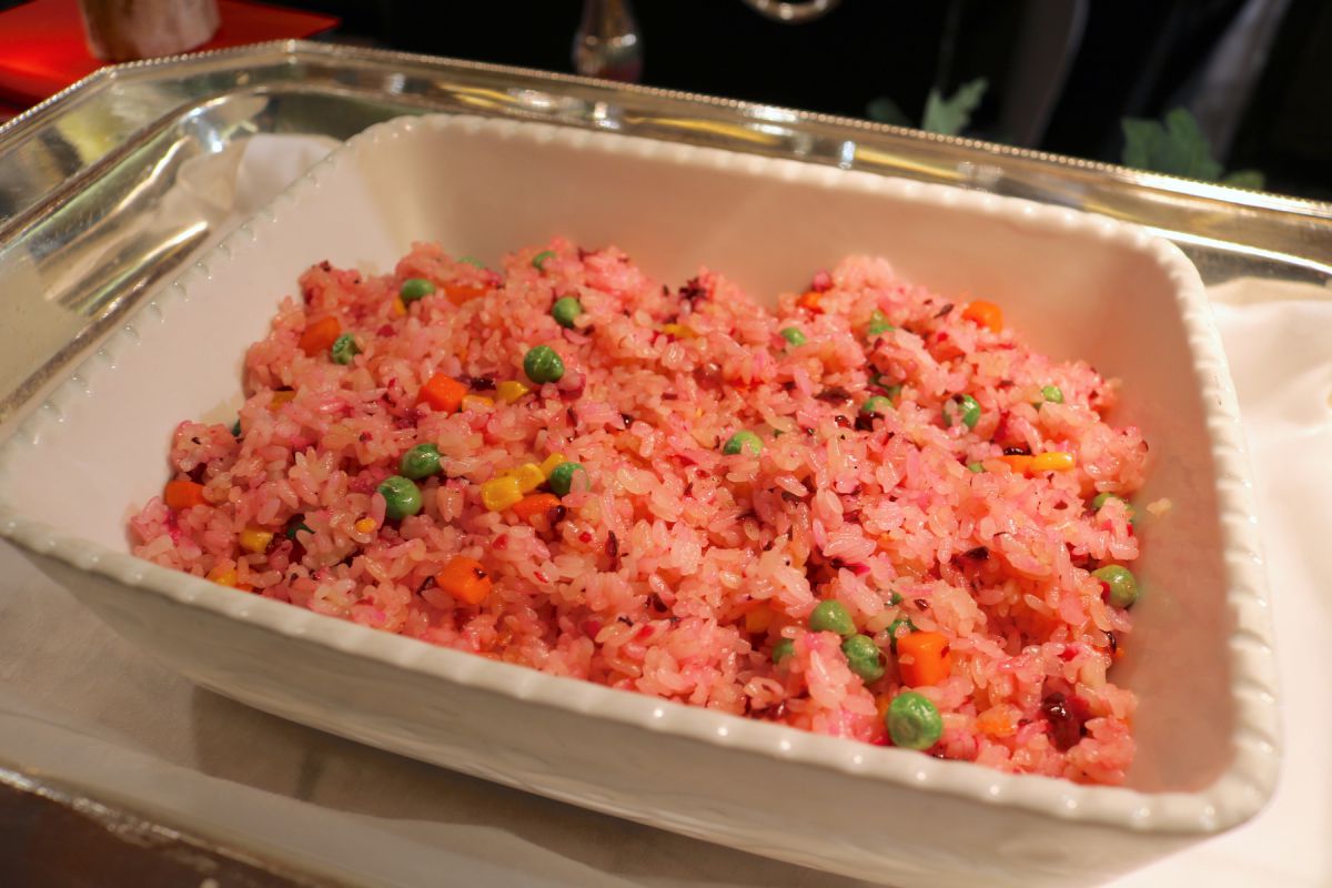 柴漬けと野菜のいちご色ピラフ