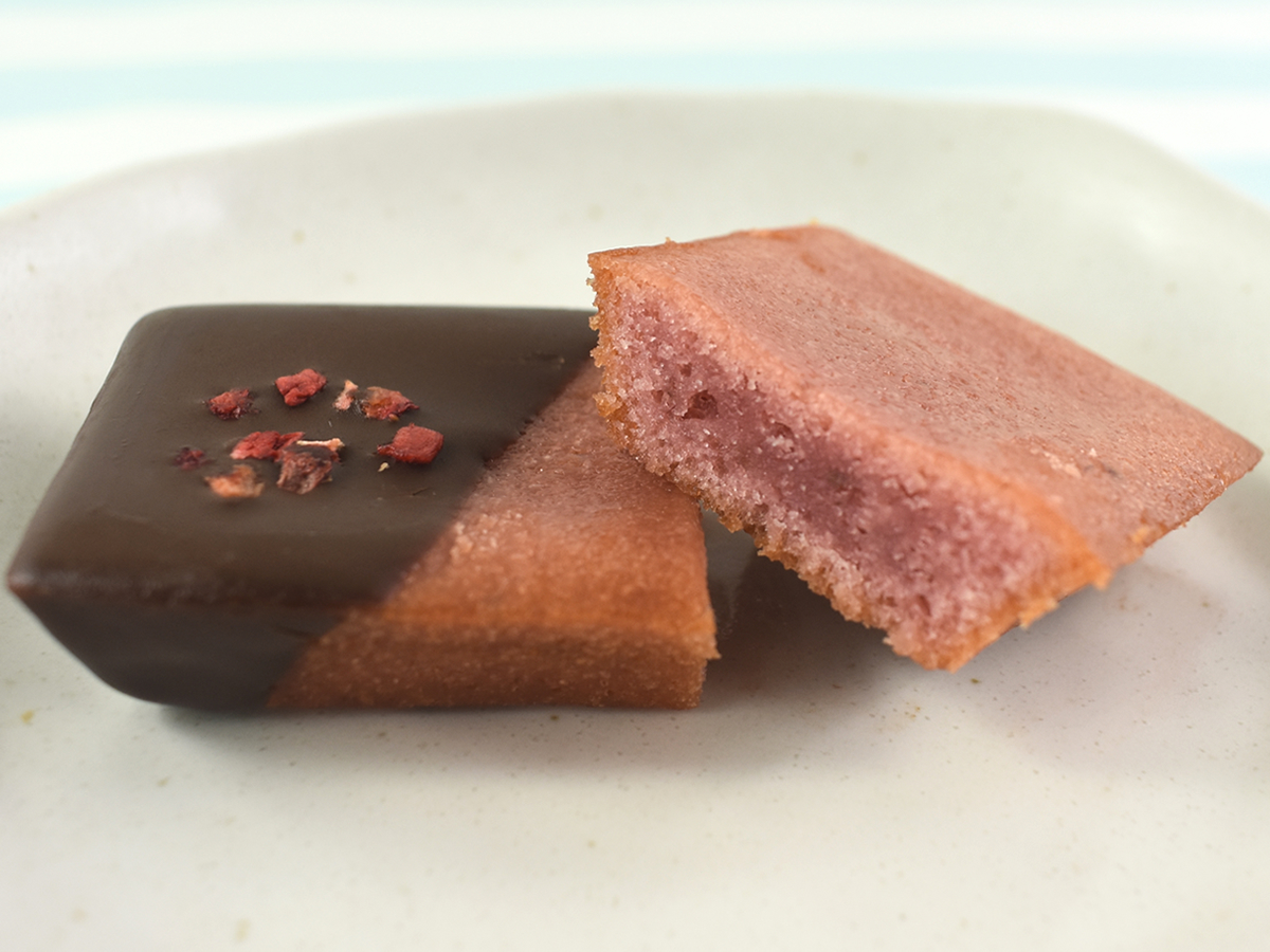 “フィナンシェ”ってどういう意味か知ってる？　ローソン「チョコがけいちごフィナンシェ」で解説します。