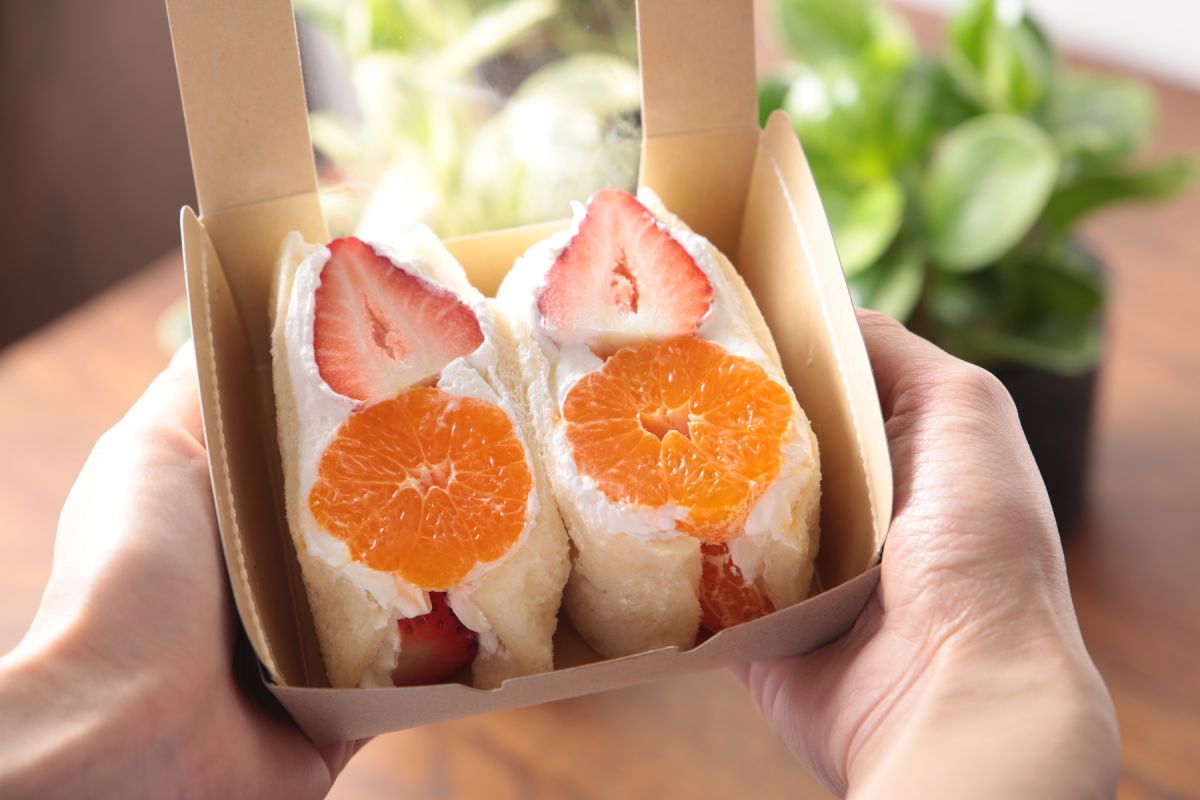 旬のフルーツサンド（テイクアウト）880円（税込）