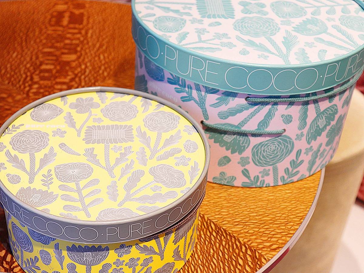 手前：24個入り2700円（税込）、 奥：50個入り5600円（税込）