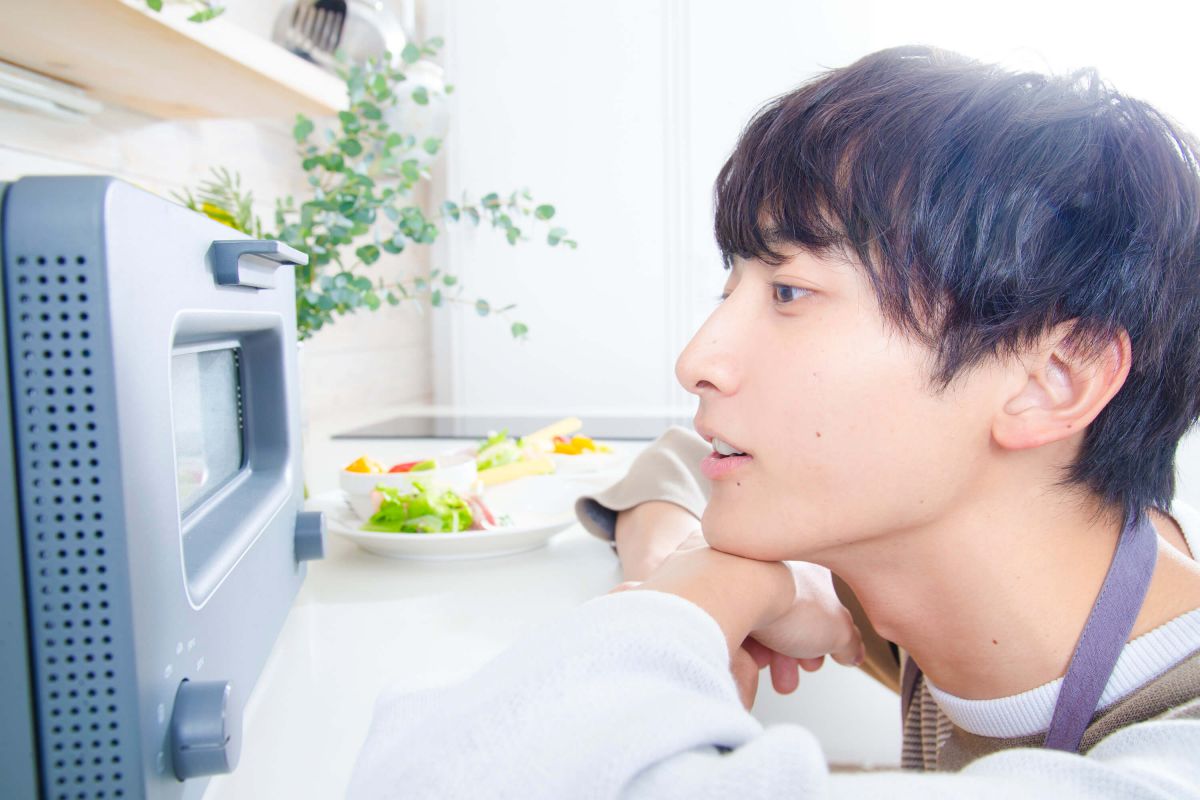 「パン、もう少しで焼けるよ〜♪」